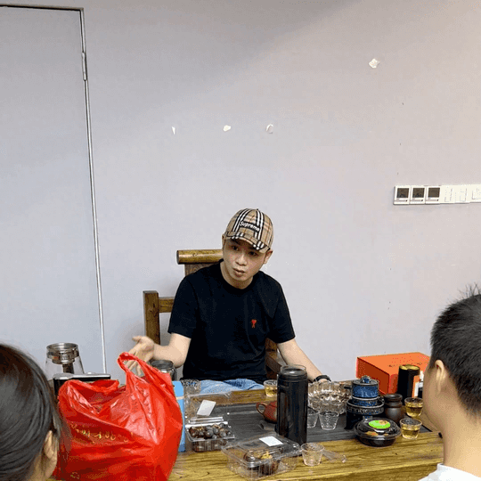 抖音直播带货卖什么赚钱-普通人逆天改命最好的创业方式就是做抖音直播带货，一台手