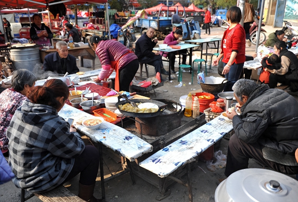 农村摆摊卖什么好卖又赚钱-农村摆摊卖什么赚钱？这几种生意利润高，销量大，可以试试